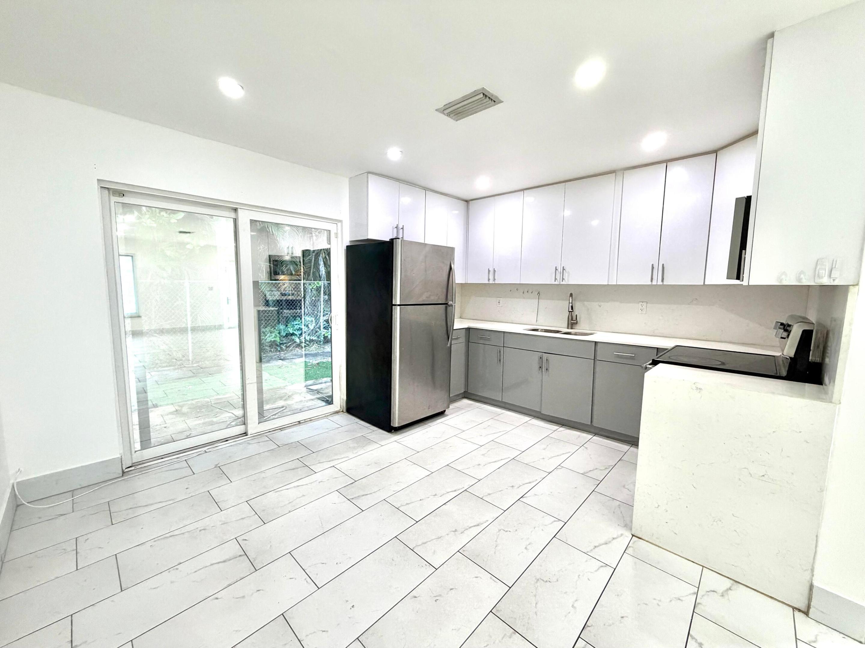 FIRST ADDITION TO CANAL GROVES - Residential Lease