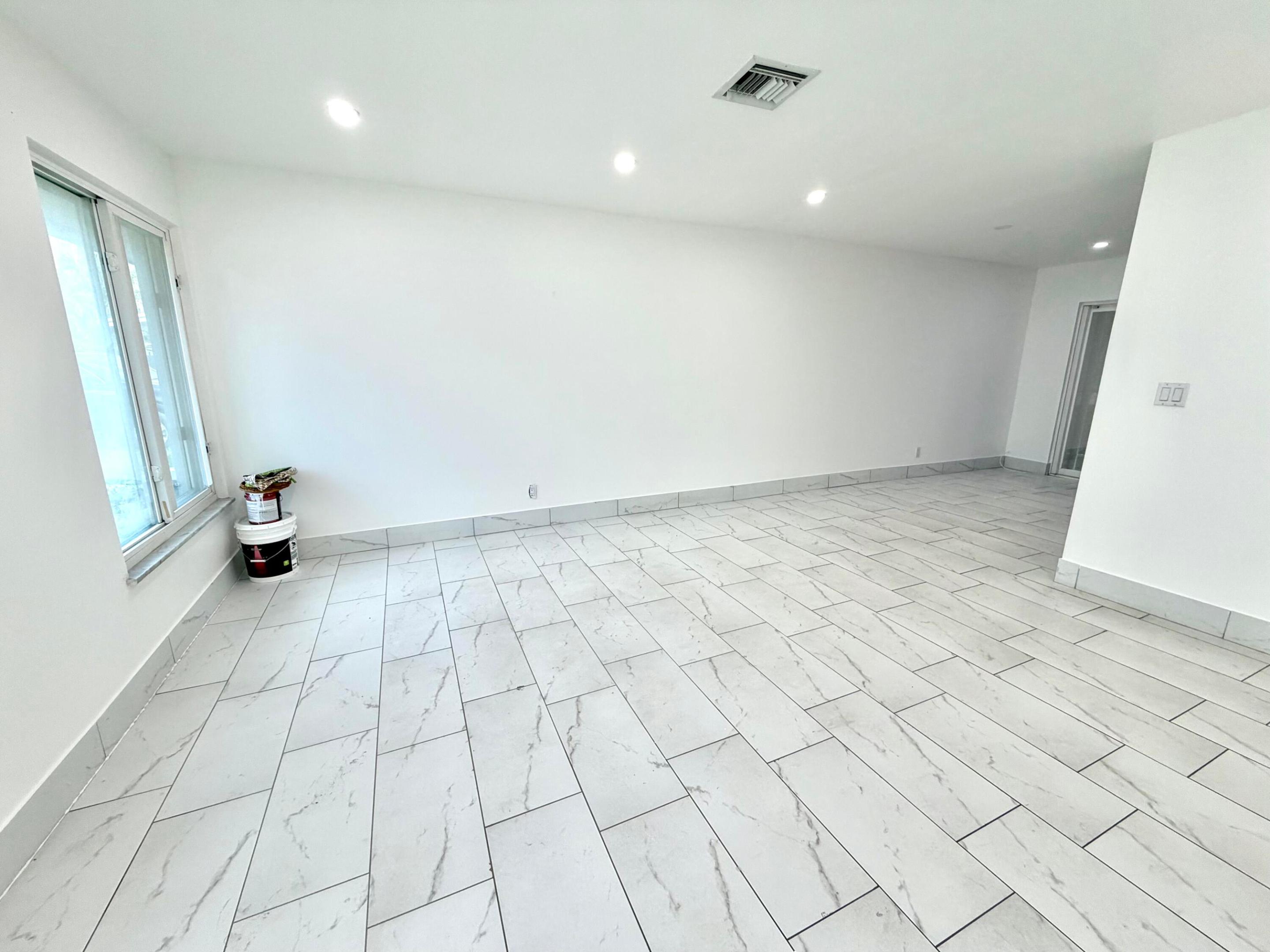 FIRST ADDITION TO CANAL GROVES - Residential Lease