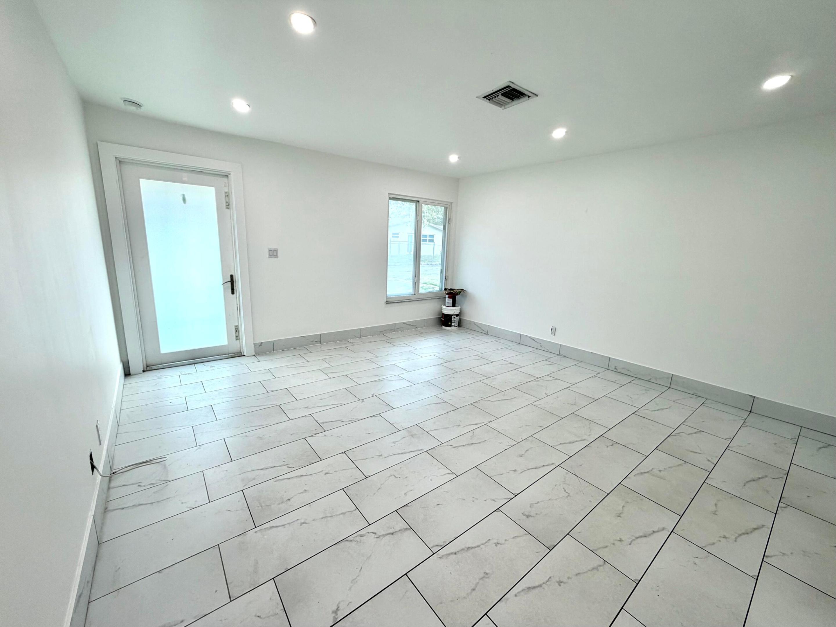 FIRST ADDITION TO CANAL GROVES - Residential Lease