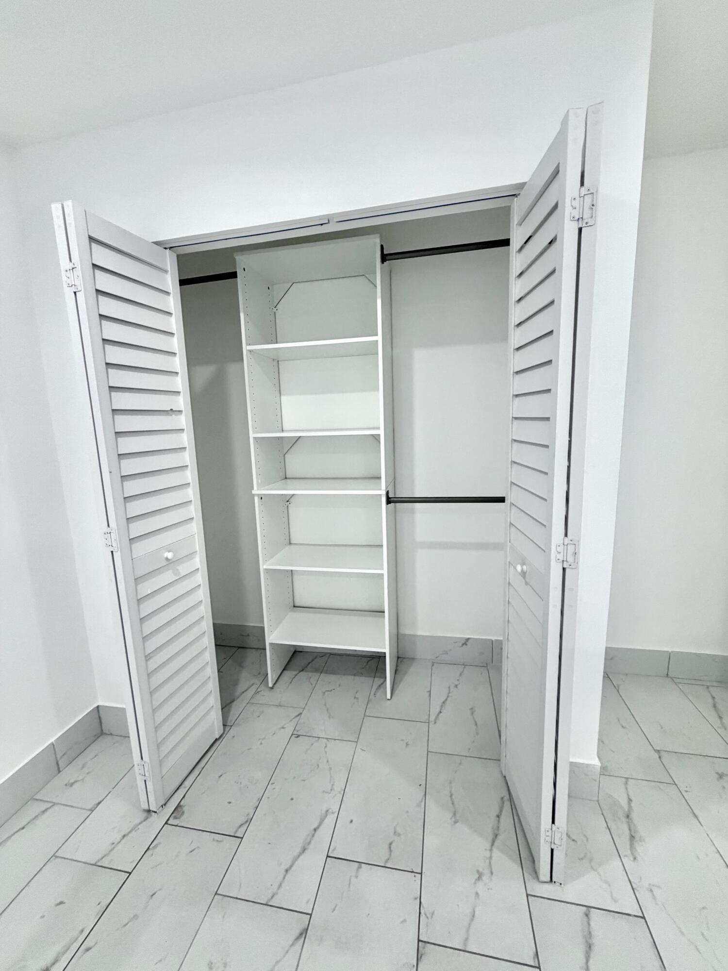 FIRST ADDITION TO CANAL GROVES - Residential Lease