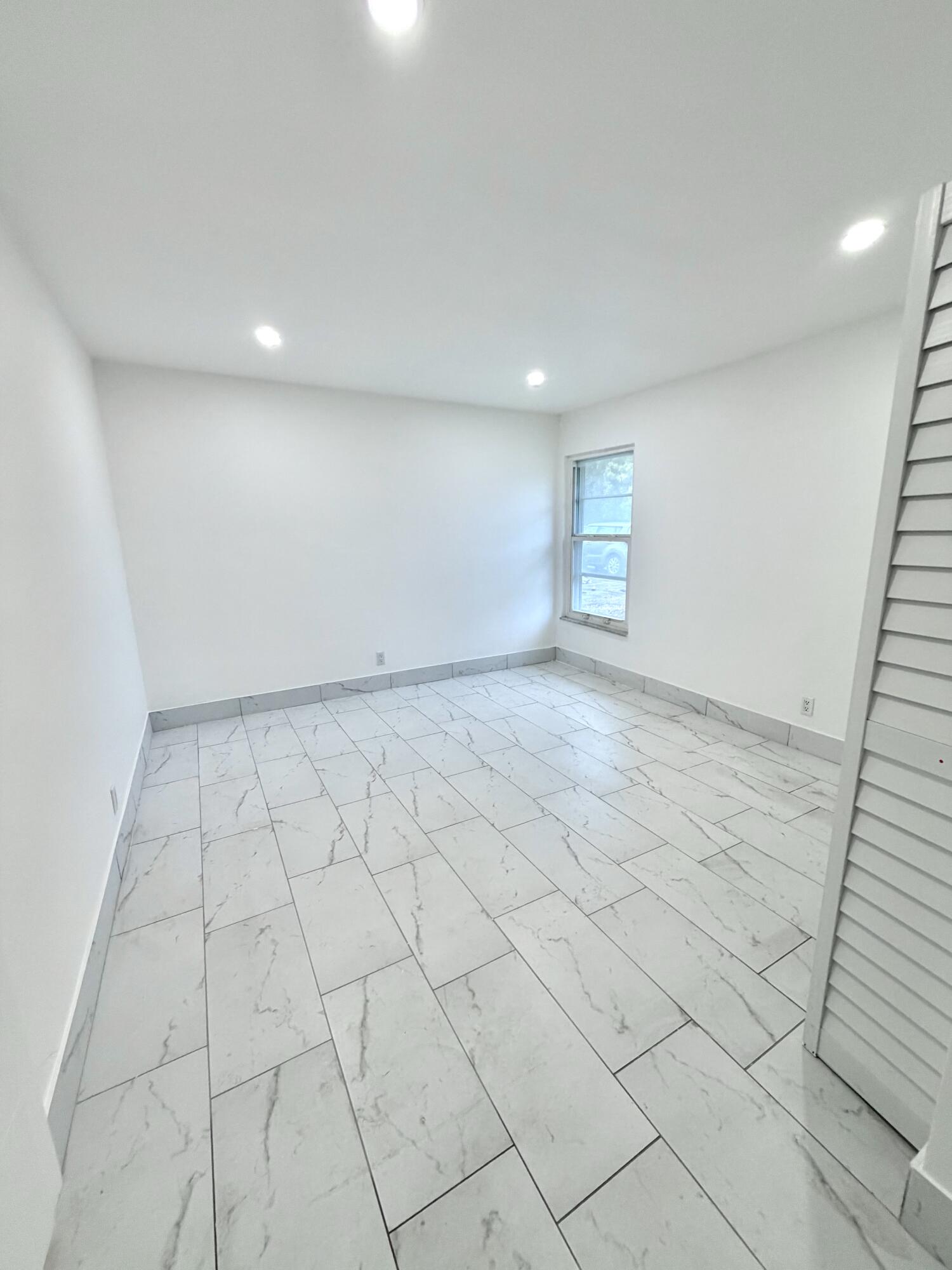 FIRST ADDITION TO CANAL GROVES - Residential Lease