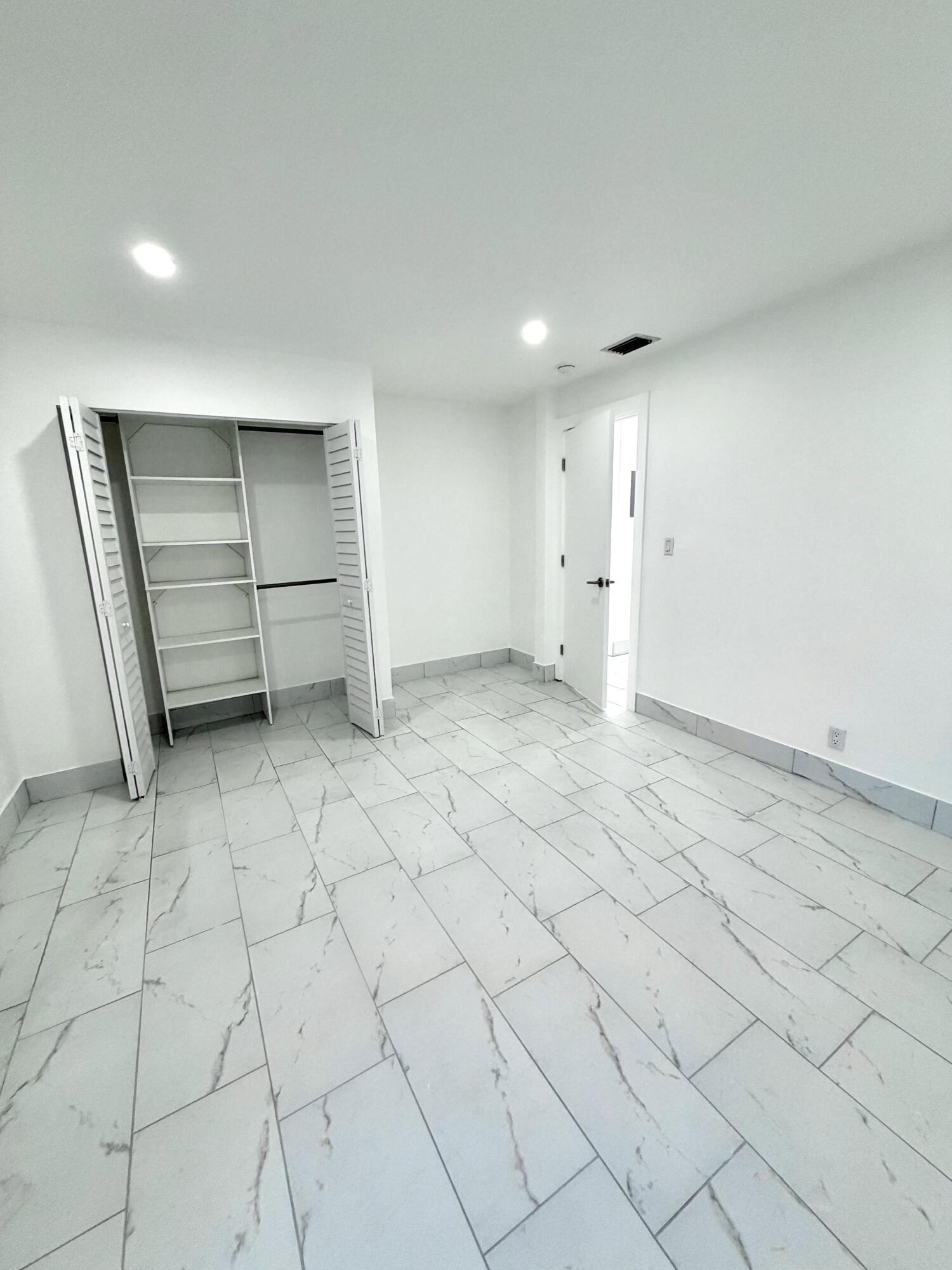 FIRST ADDITION TO CANAL GROVES - Residential Lease