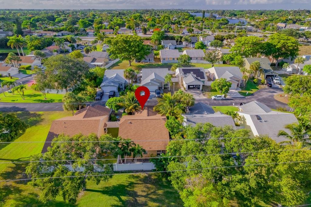 Photo of 4 Seaford Place, Boynton Beach, FL 33426 (MLS # F10437791)