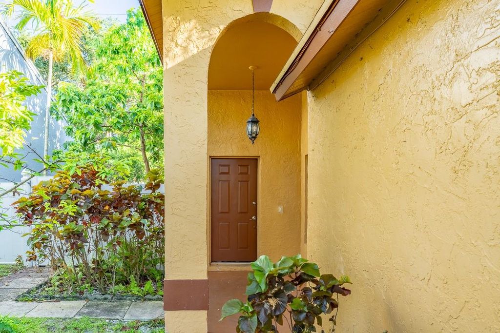 Photo of 4 Seaford Place, Boynton Beach, FL 33426 (MLS # F10437791)
