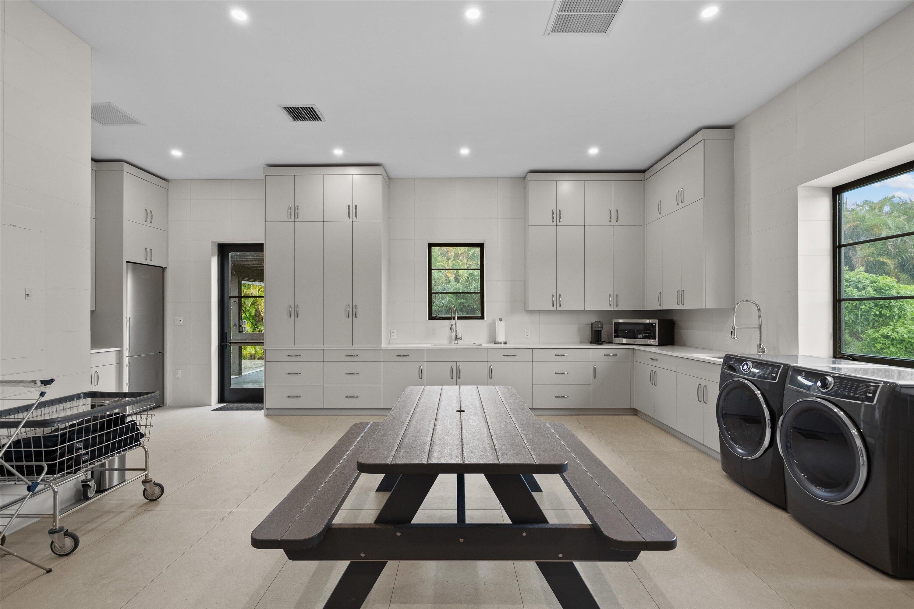 PALM BEACH POINT EAST - Residential