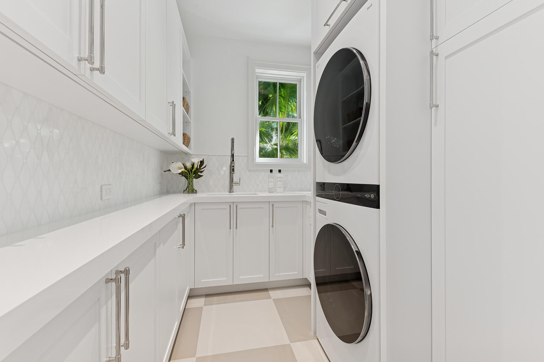 EL ENCANTO - Residential