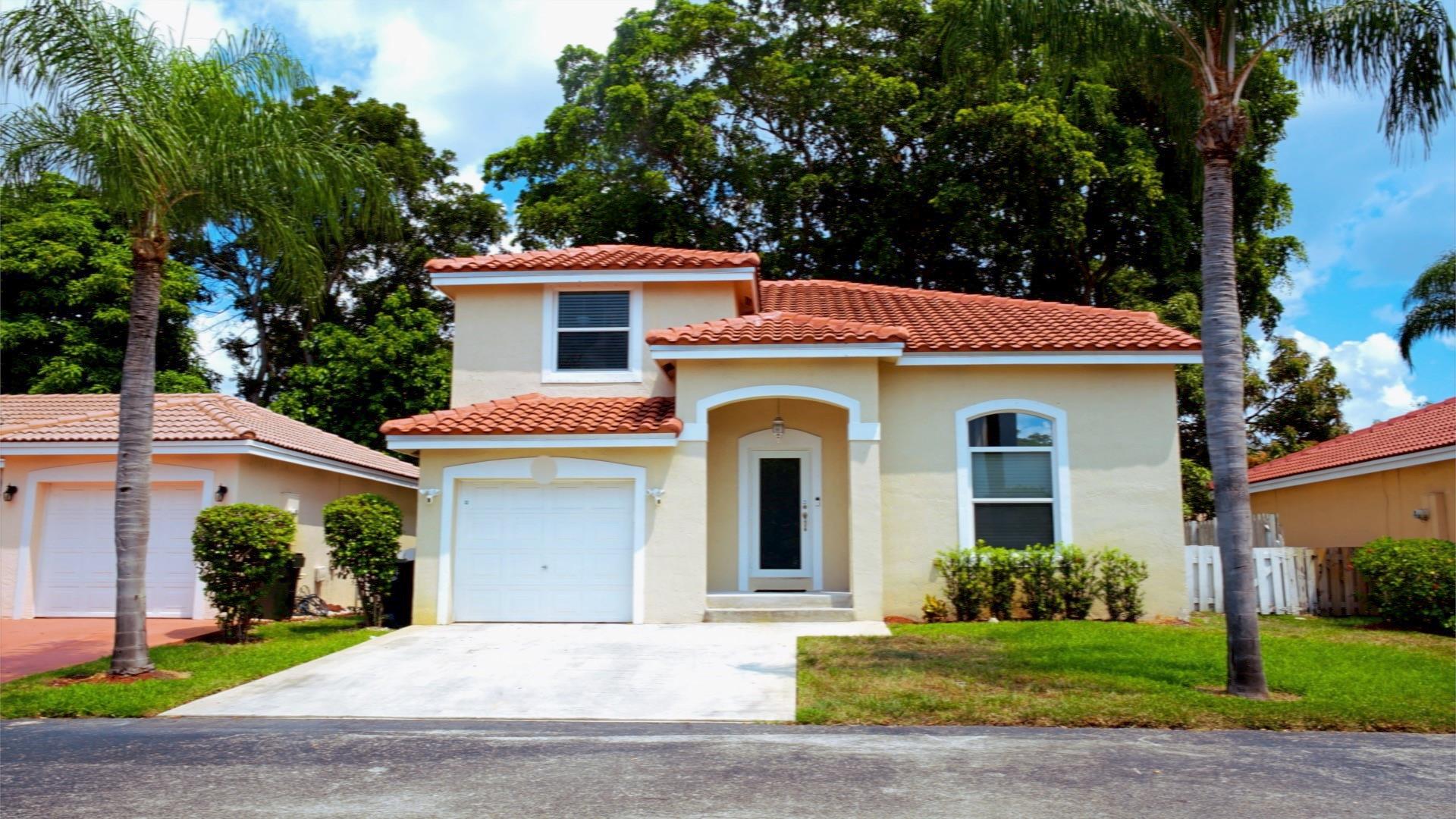 Room only for rent. Furnished one bedroom. Great location located on Broward I-95 entrance couple of miles away to Downtown Fort Lauderdale- Las Olas and 20 minutes away to Pompano Beach. Amtrak Train station, Walmart and shopping plaza are walking distance away. Private entrance & private bathroom available. All utilities are included (water, electric, Wi-fi) Washer and Dryer on site. Ideal for a single occupant. A kitchen available with microwave, refrigerator and small countertop to prep and cook food. Easy and fast approval same day for the right accommodation. 2-6 months lease. Place is ready to move in, schedule your showing today!