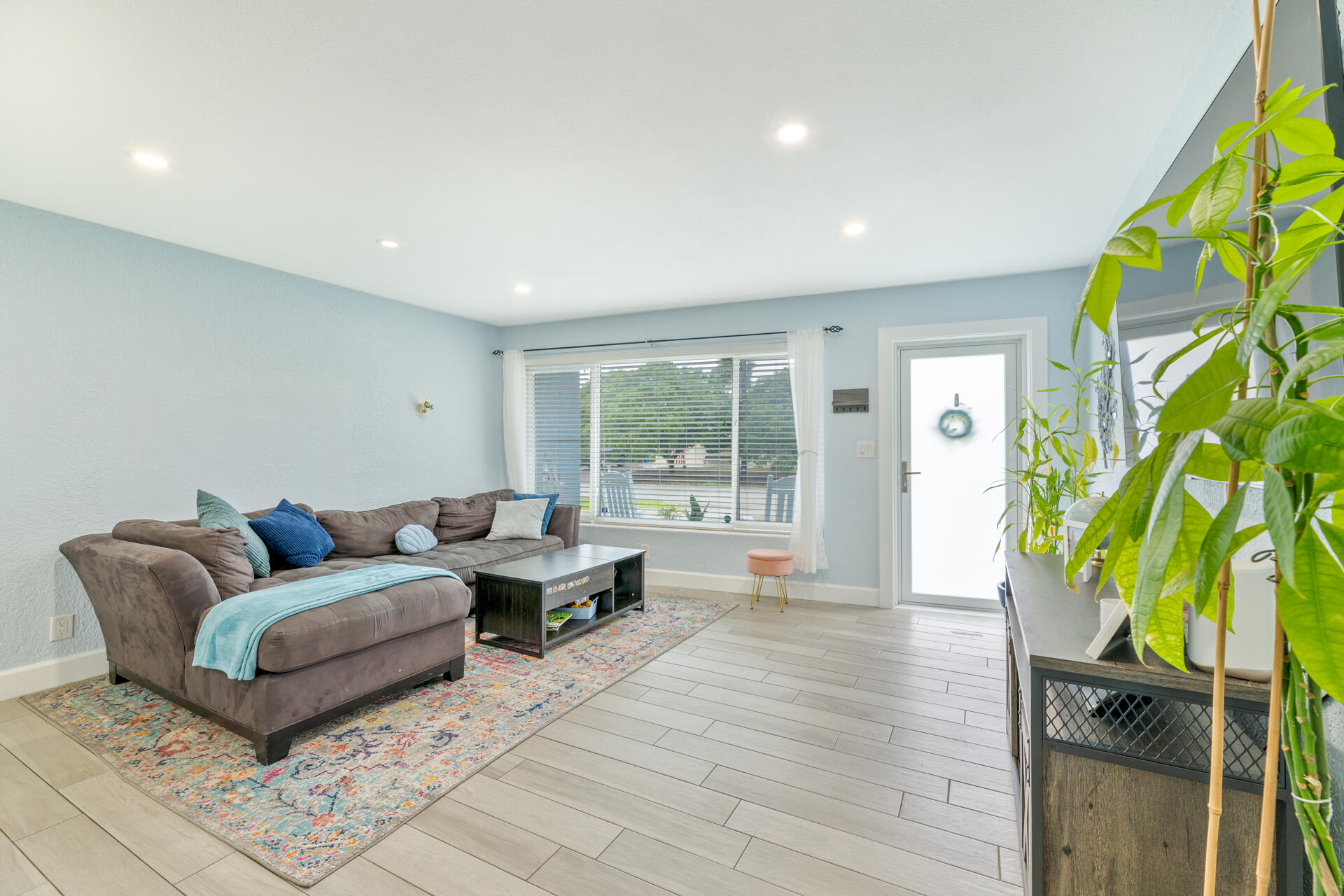 CRESTHAVEN NO 4 - Residential