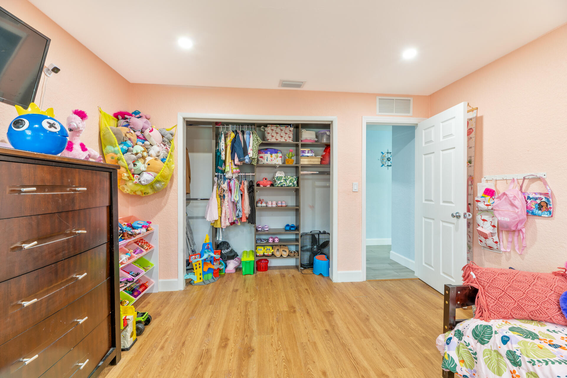 CRESTHAVEN NO 4 - Residential