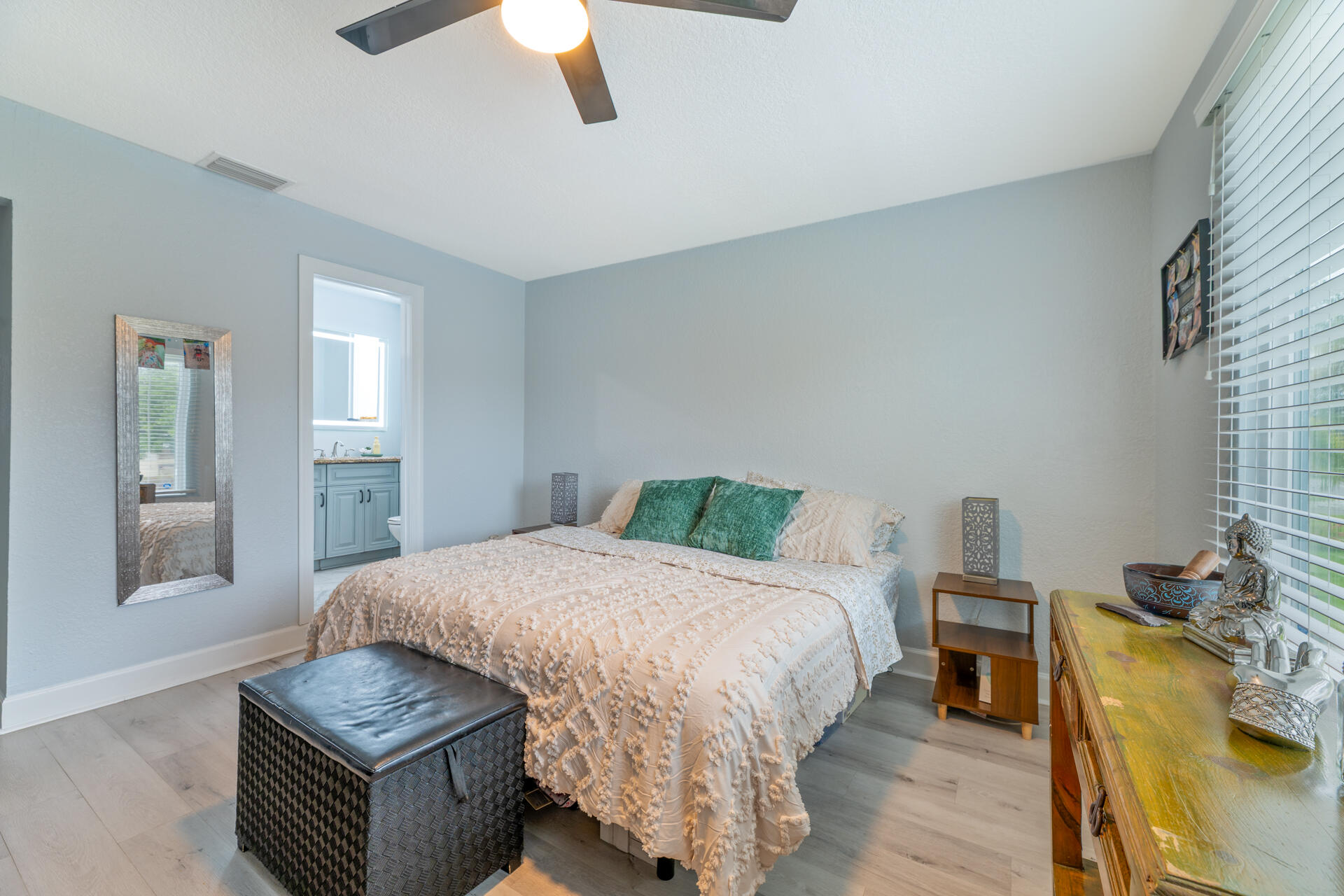 CRESTHAVEN NO 4 - Residential