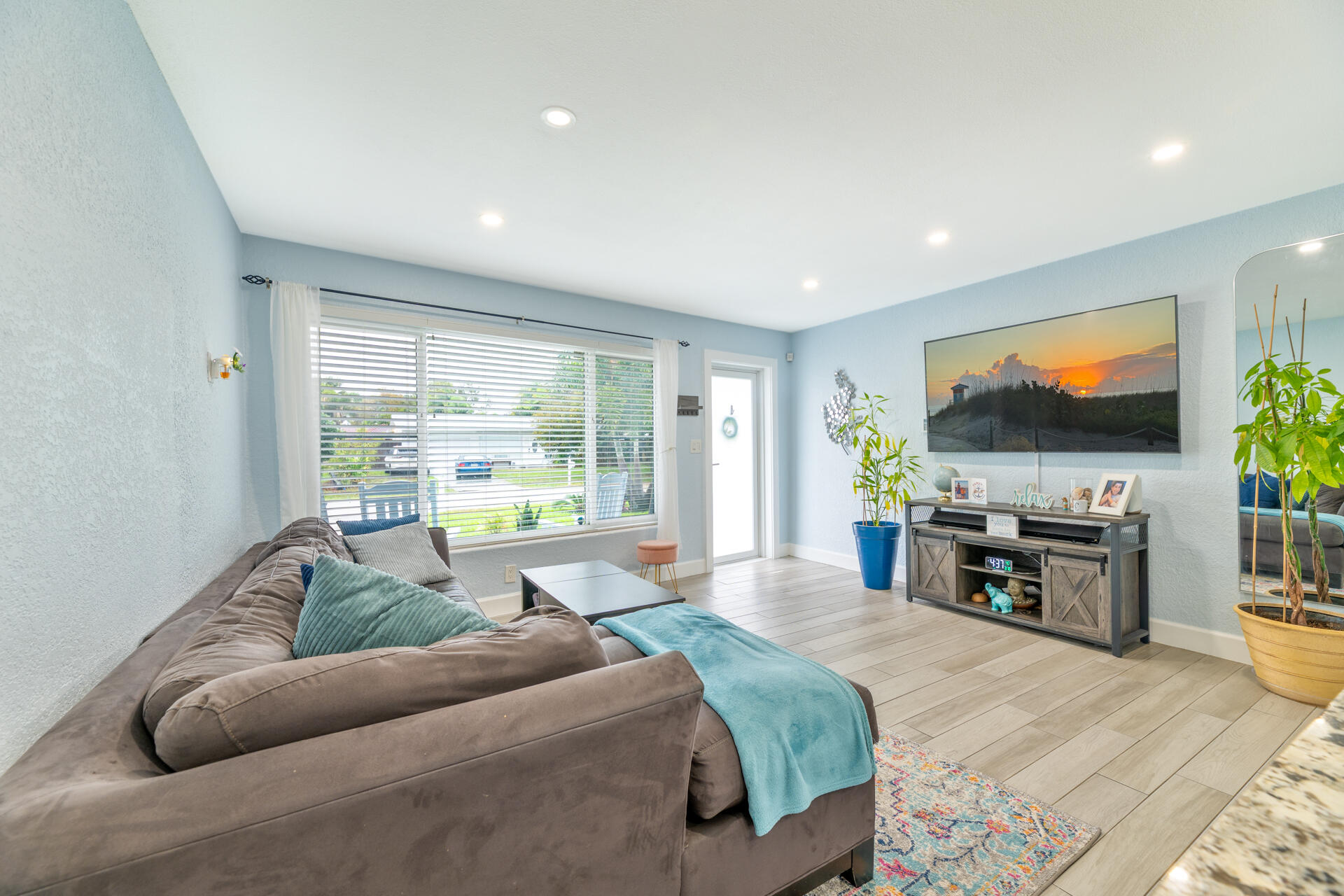 CRESTHAVEN NO 4 - Residential