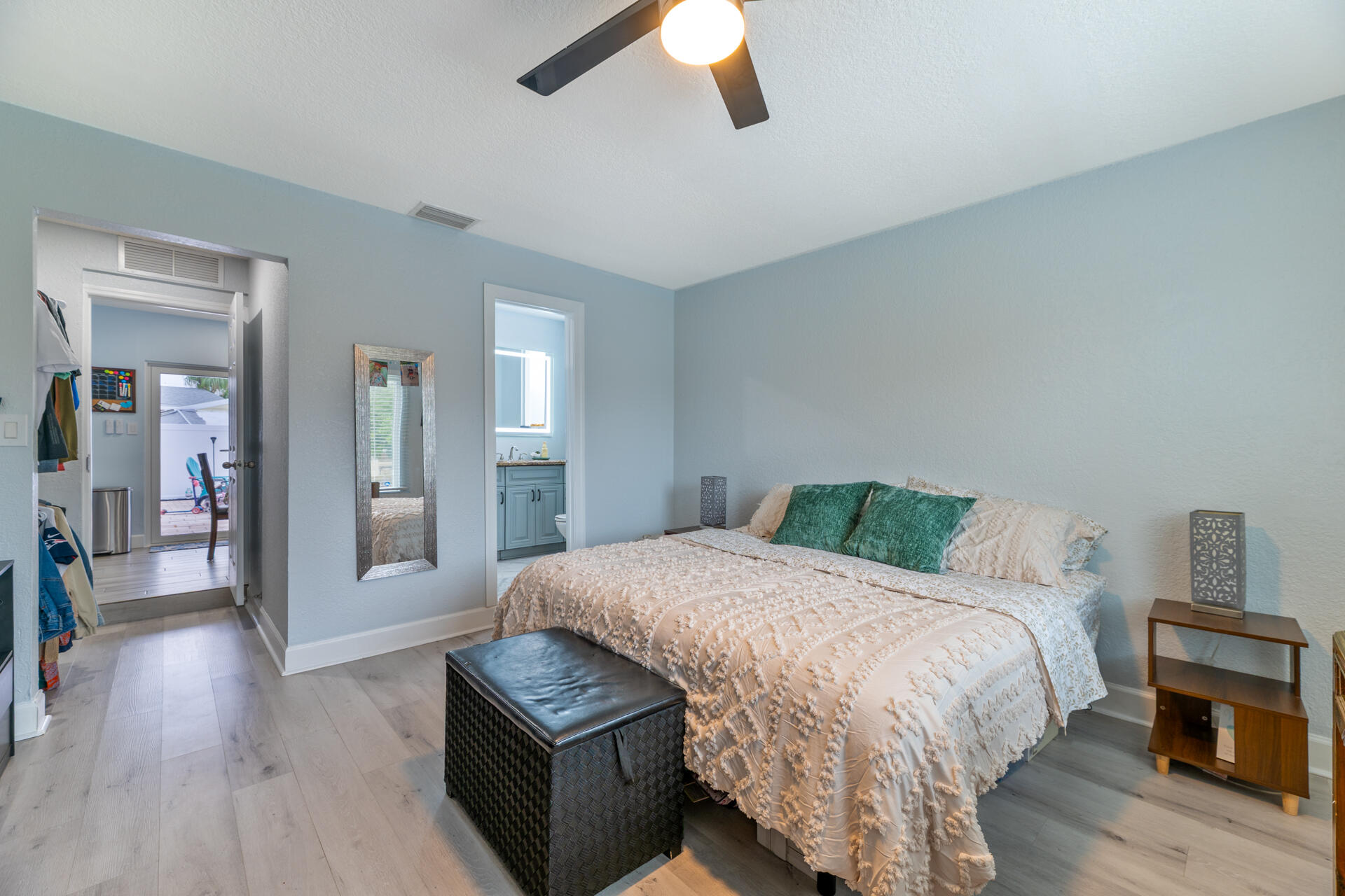 CRESTHAVEN NO 4 - Residential