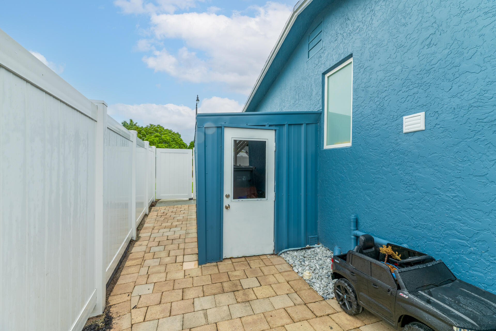 CRESTHAVEN NO 4 - Residential