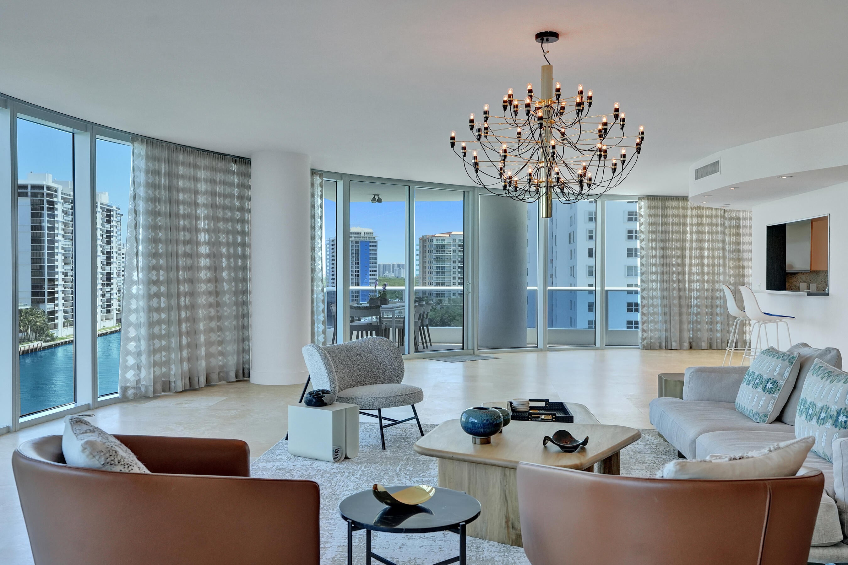 715 Bayshore Drive 902