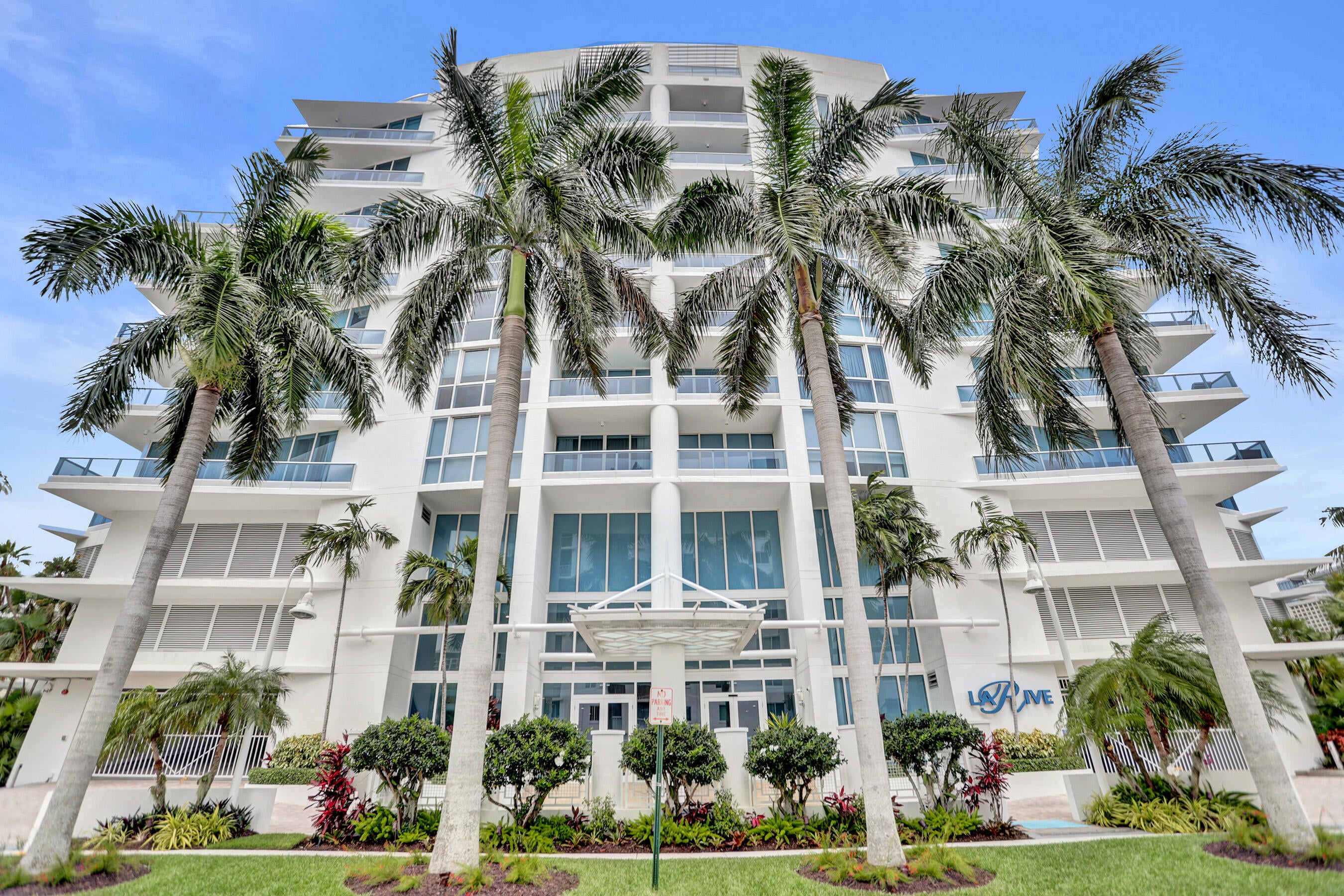 715 Bayshore Drive 902