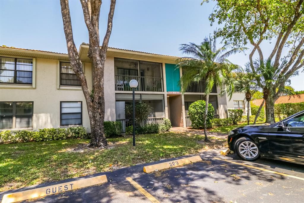Photo of 9810 Pineapple Tree Drive #210, Boynton Beach, FL 33436 (MLS # R10708536)