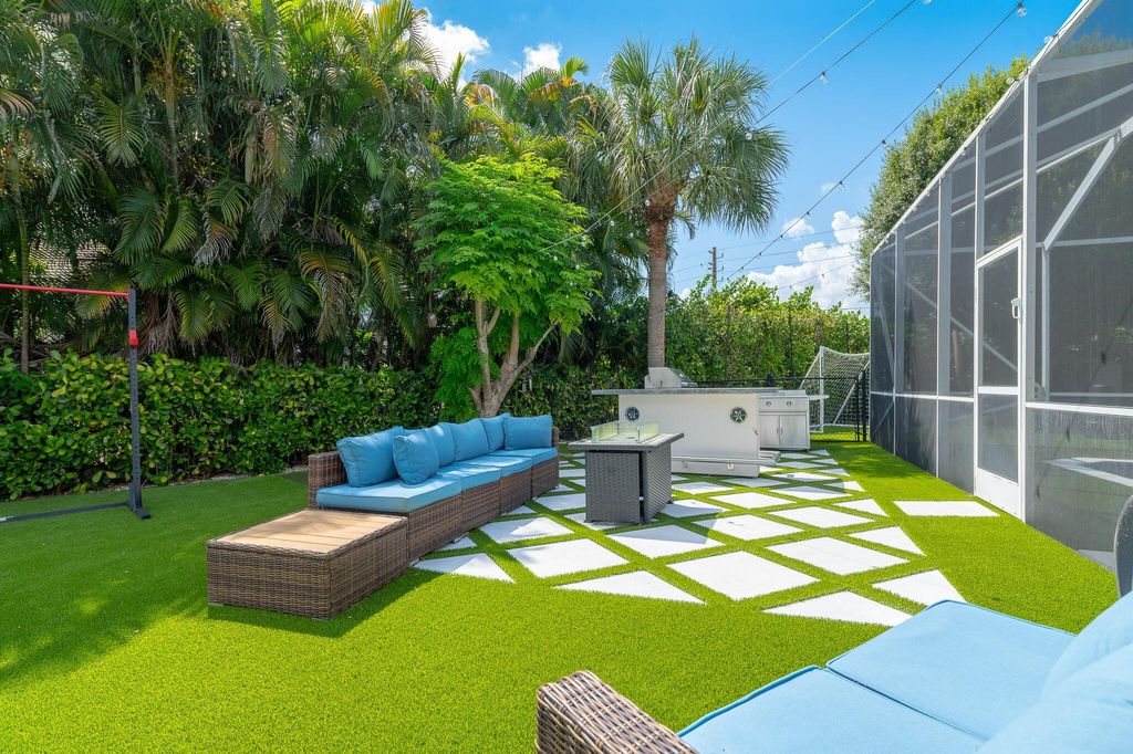 Photo of 477 S Otter Lane S, Jupiter, FL 33458 (MLS # R11118678)