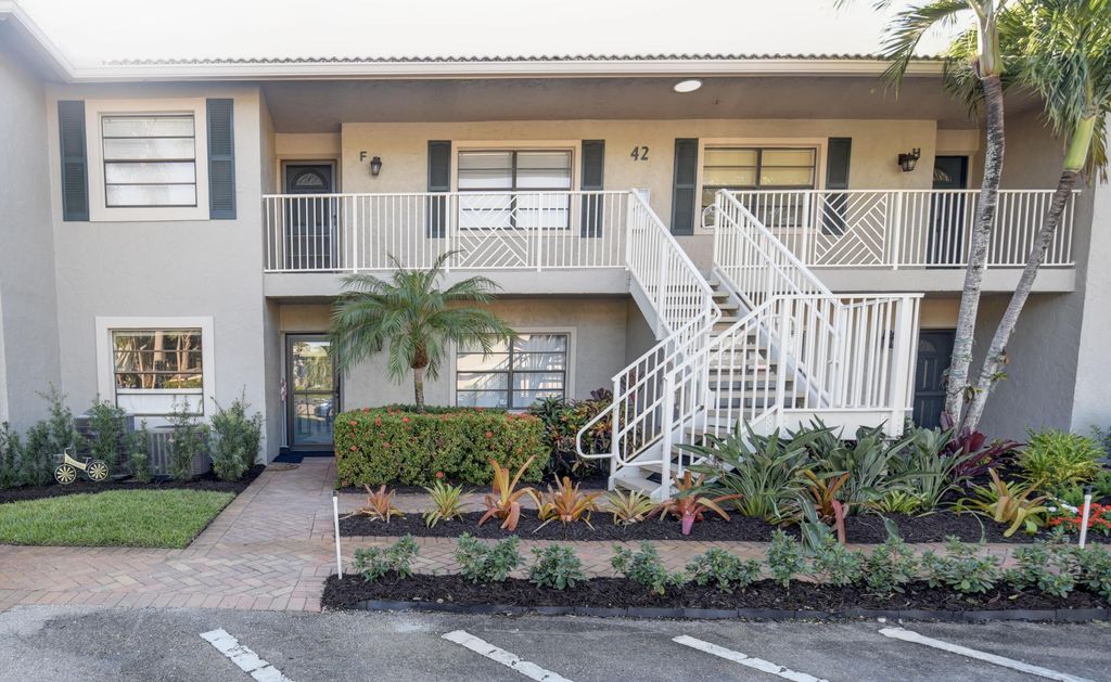 Photo of 42 Stratford Lane #F, Boynton Beach, FL 33436 (MLS # R11040021)