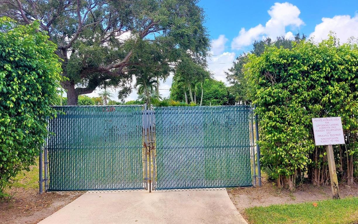 GOVERNORS LANDING - Residential