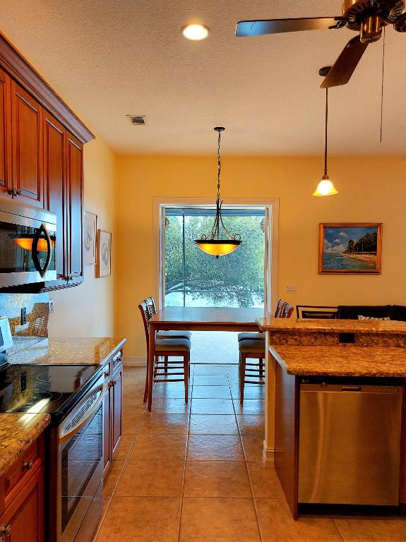 GOVERNORS LANDING - Residential