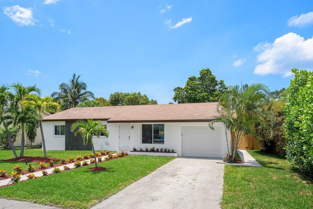 Photo of 1774 16th Avenue N, Lake Worth Beach, FL 33460 (MLS # R10989795)