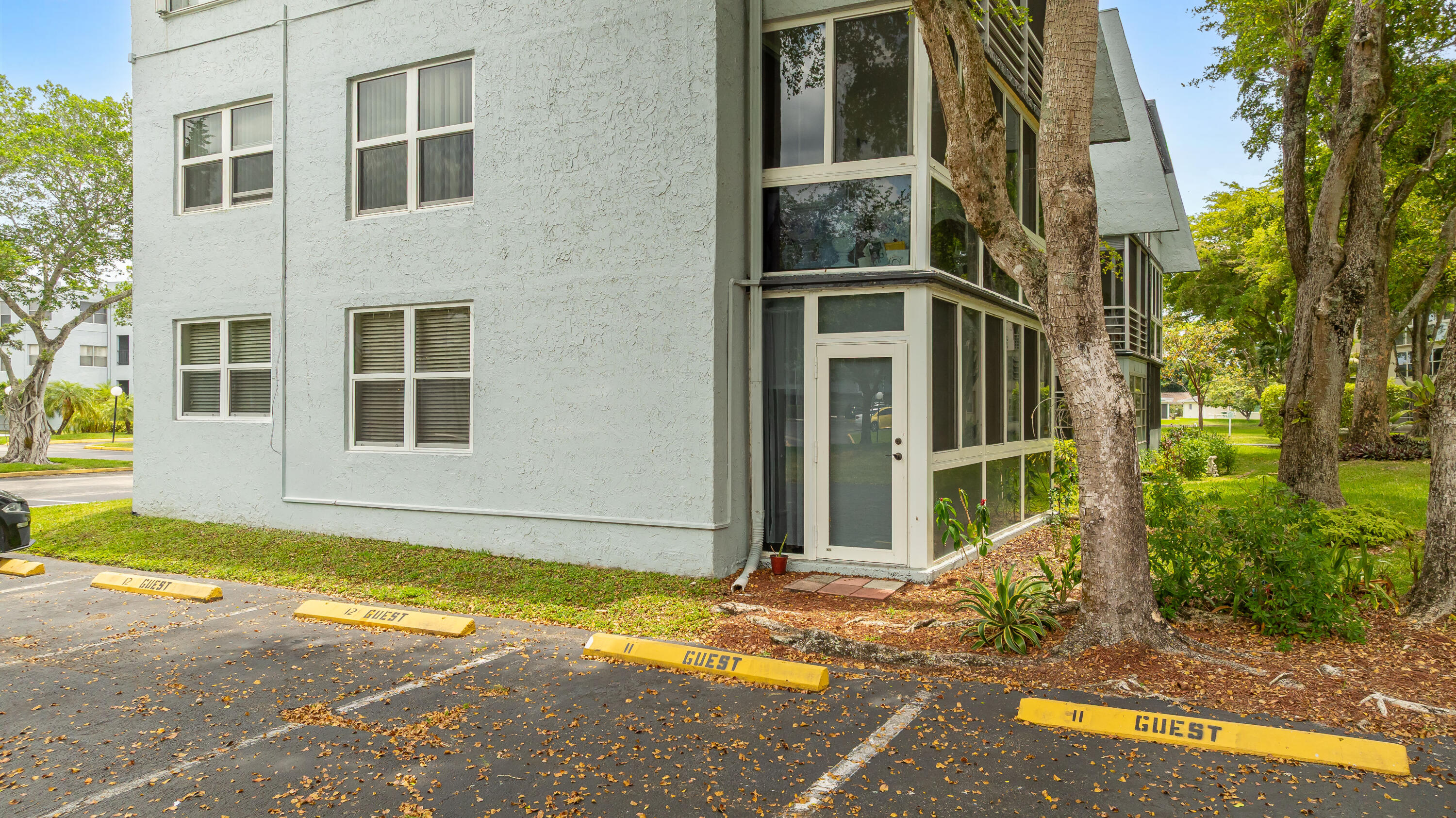 LIME BAY CONDOMINIUM 7 - Residential