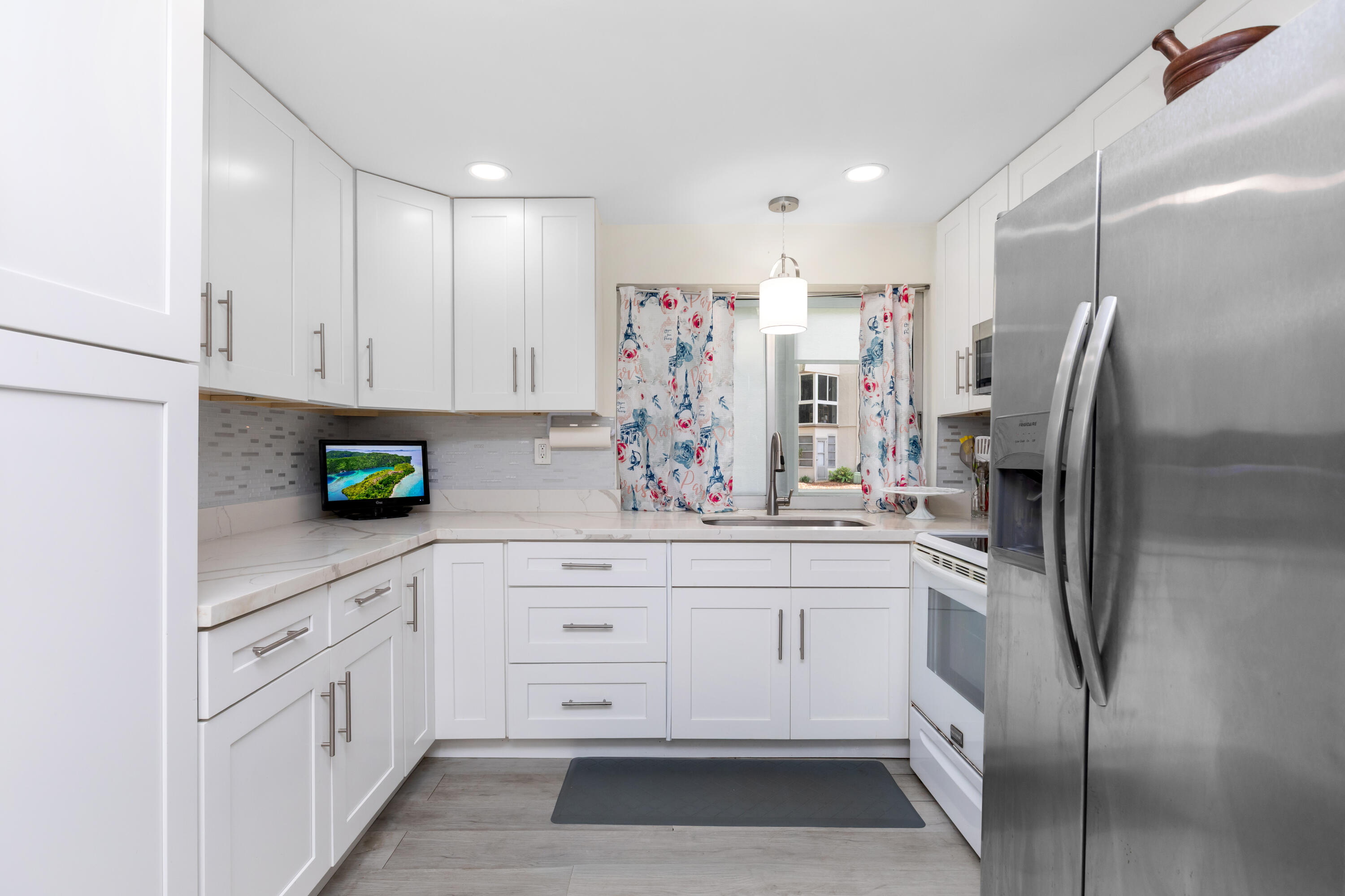 LIME BAY CONDOMINIUM 7 - Residential