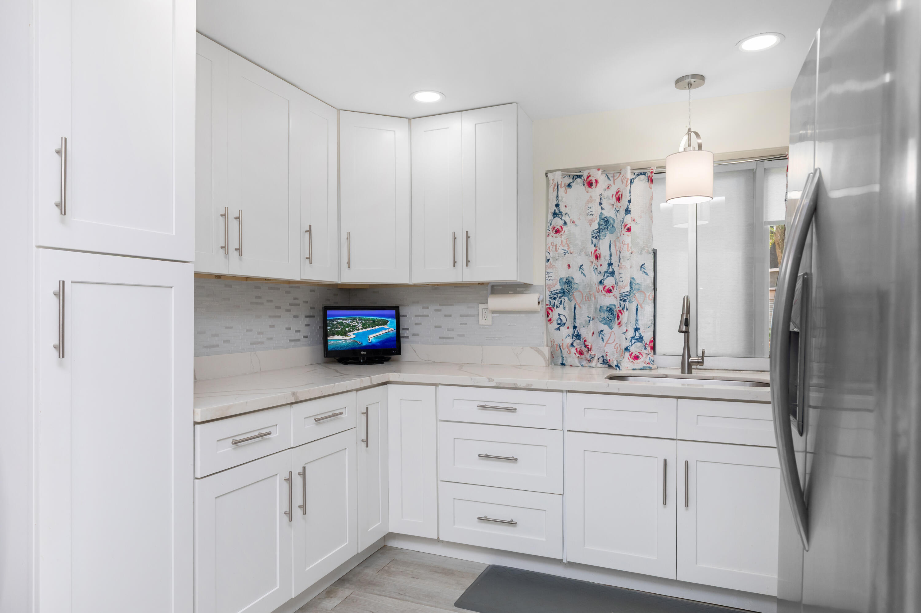 LIME BAY CONDOMINIUM 7 - Residential