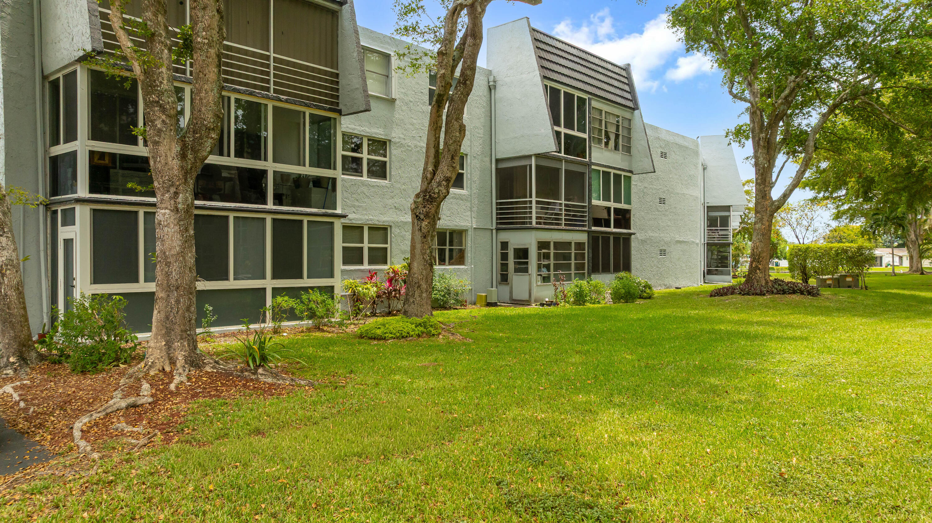 LIME BAY CONDOMINIUM 7 - Residential