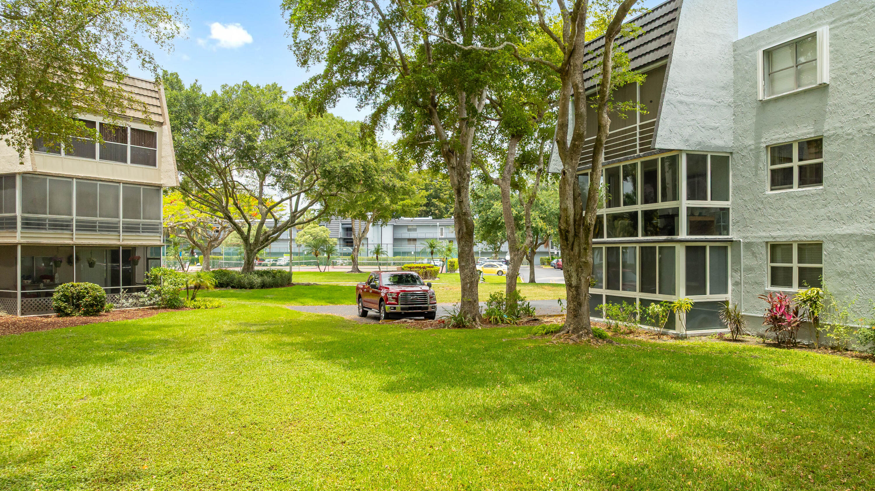 LIME BAY CONDOMINIUM 7 - Residential