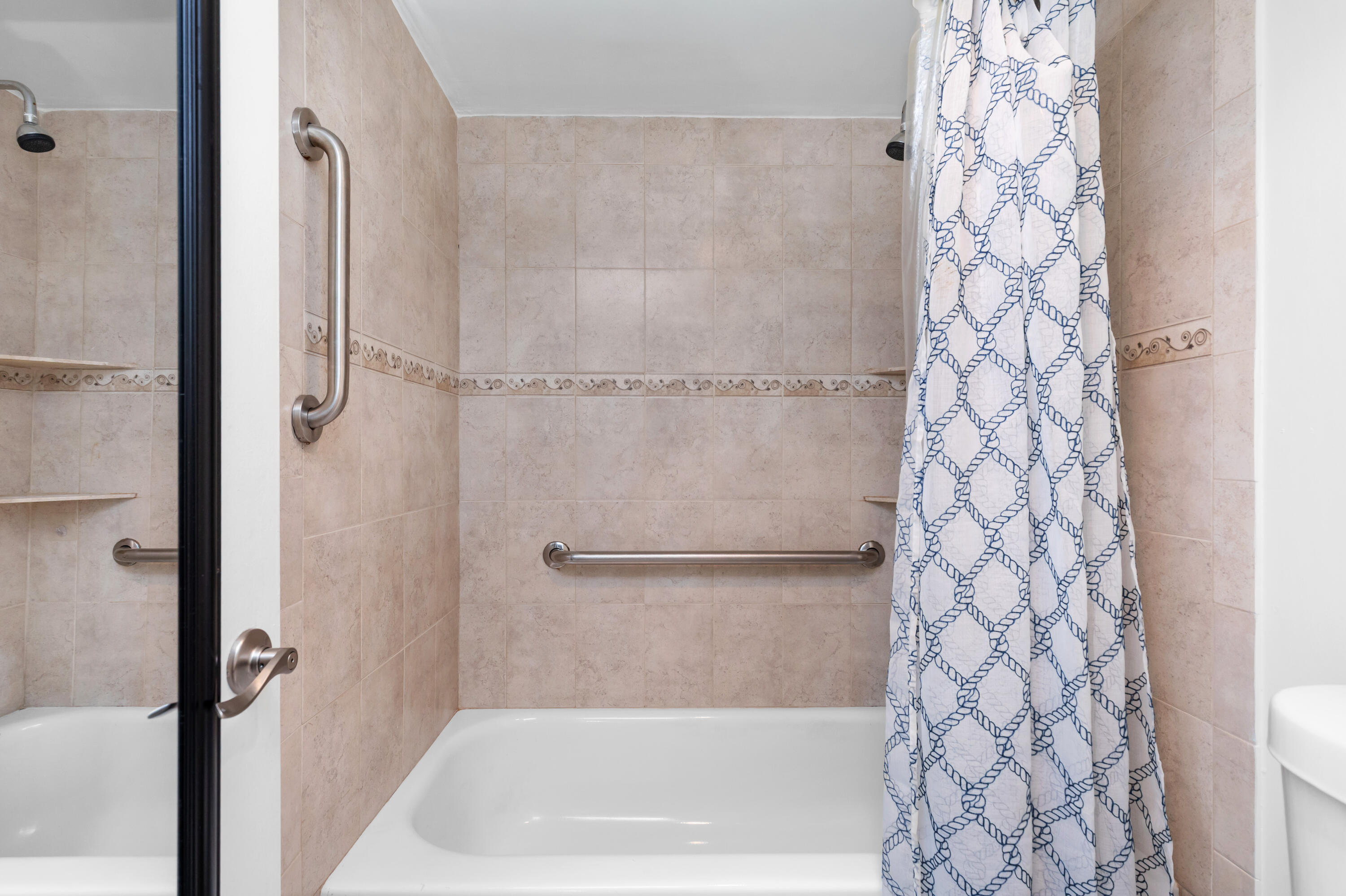 LIME BAY CONDOMINIUM 7 - Residential