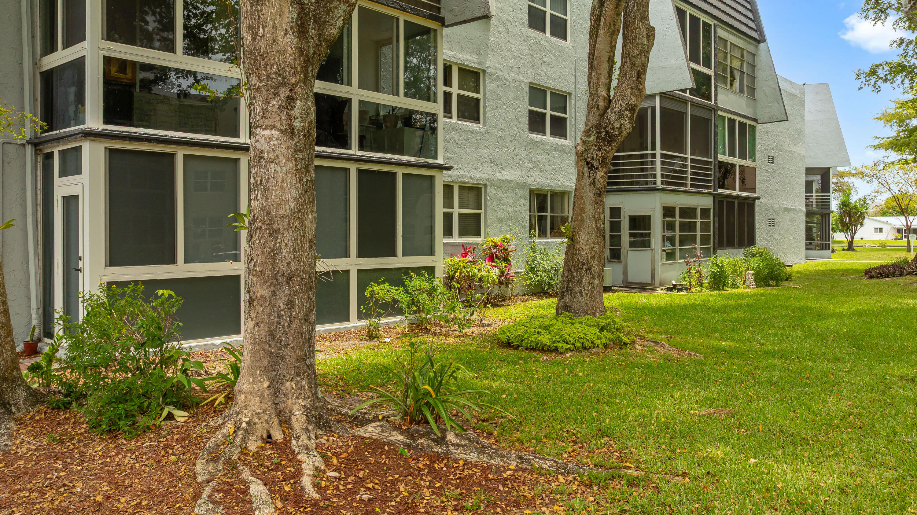 LIME BAY CONDOMINIUM 7 - Residential
