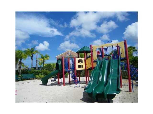 VIZCAYA FALLS TOWNHOMES - Residential