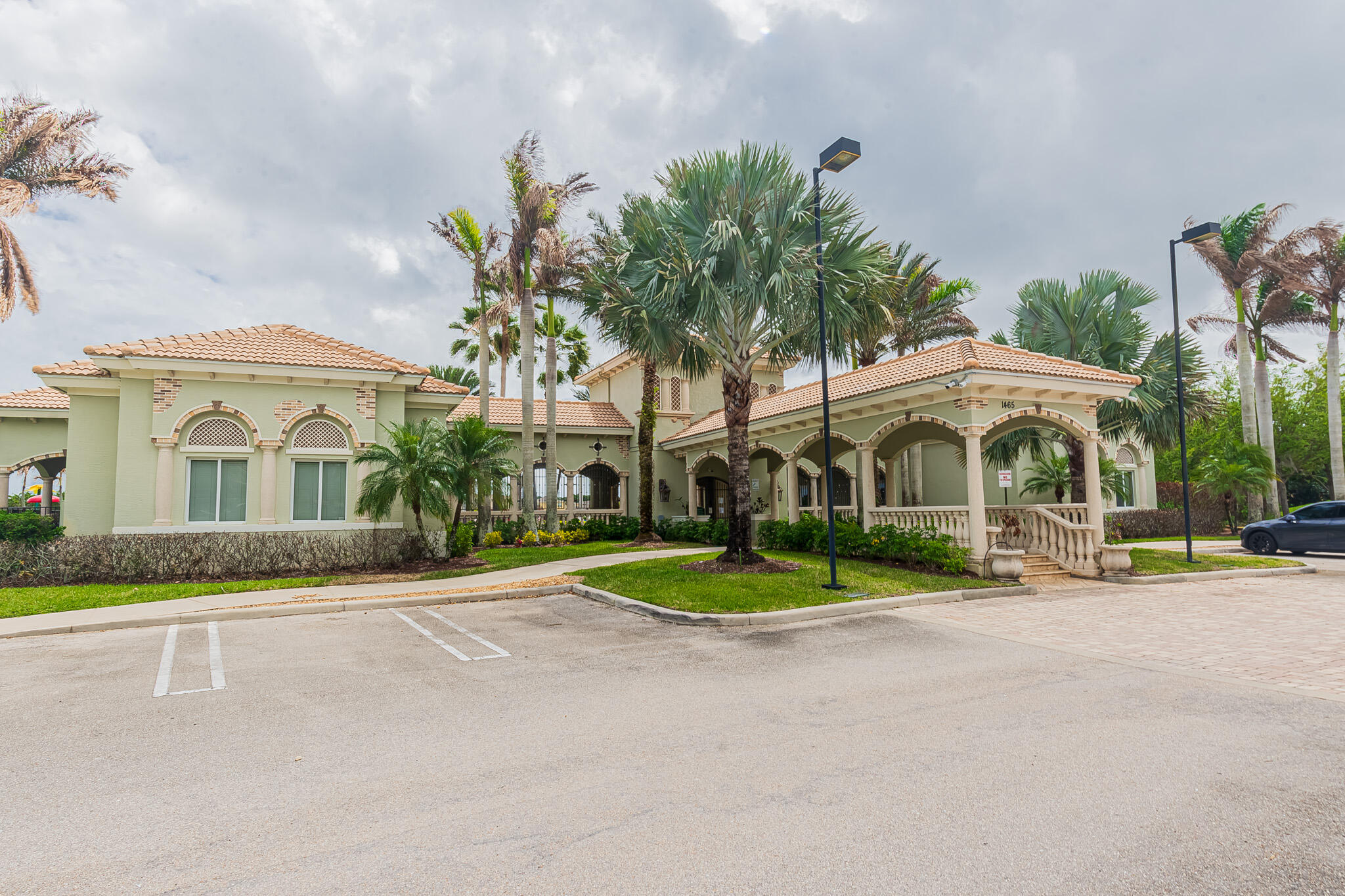 VIZCAYA FALLS TOWNHOMES - Residential