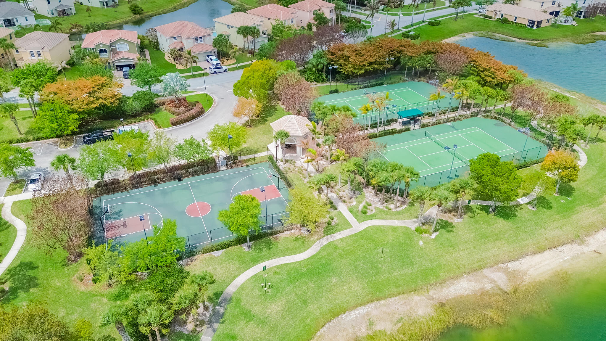 VIZCAYA FALLS TOWNHOMES - Residential