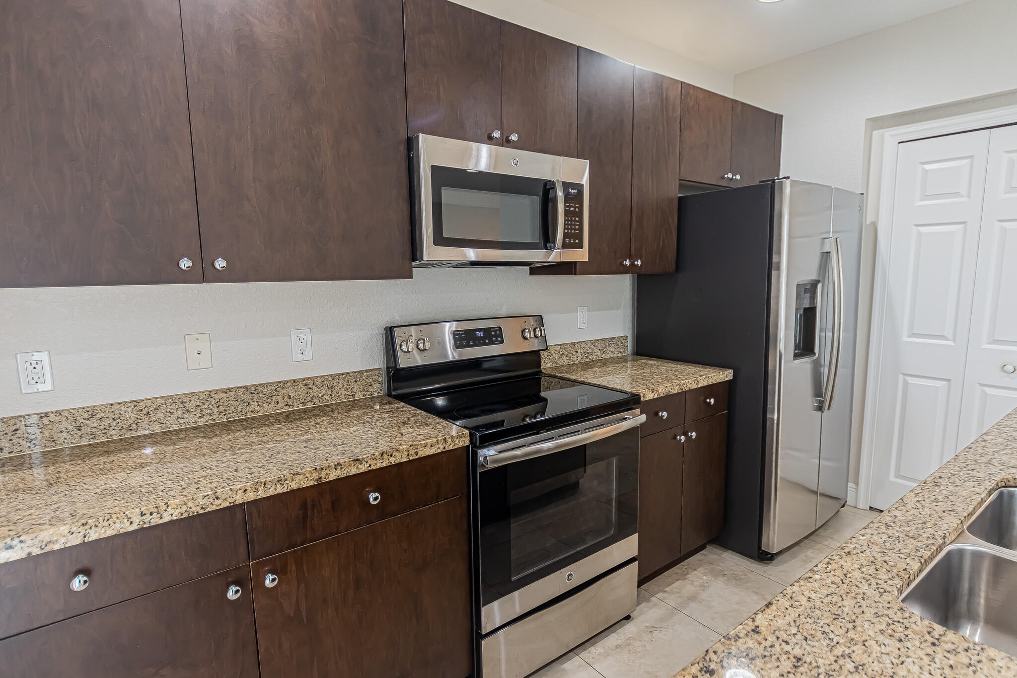 VIZCAYA FALLS TOWNHOMES - Residential