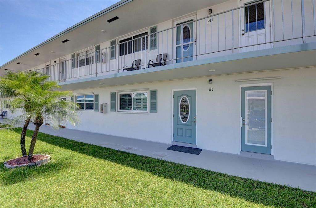 Photo of 1117 Lake Terrace #111, Boynton Beach, FL 33426 (MLS # R10817090)