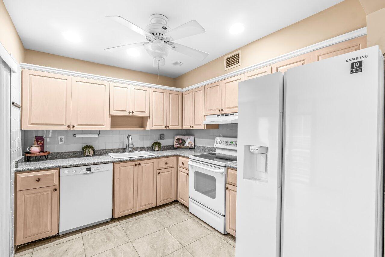 KINGS POINT CAPRI CONDOS - Residential