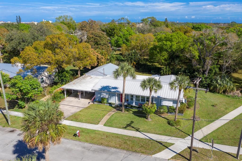 Photo of 816 S 8th Street, Fort Pierce, FL 34950 (MLS # R10693474)