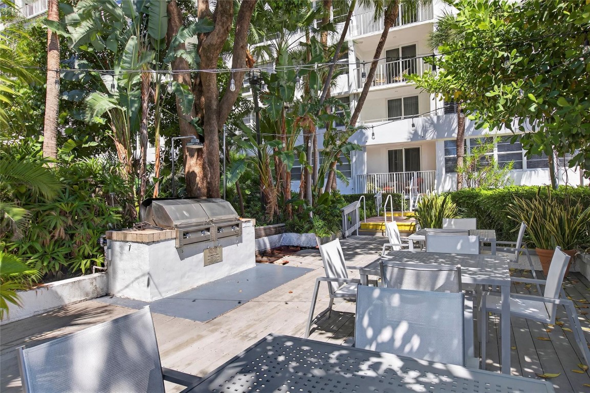 EAST POINT TOWERS - Residential