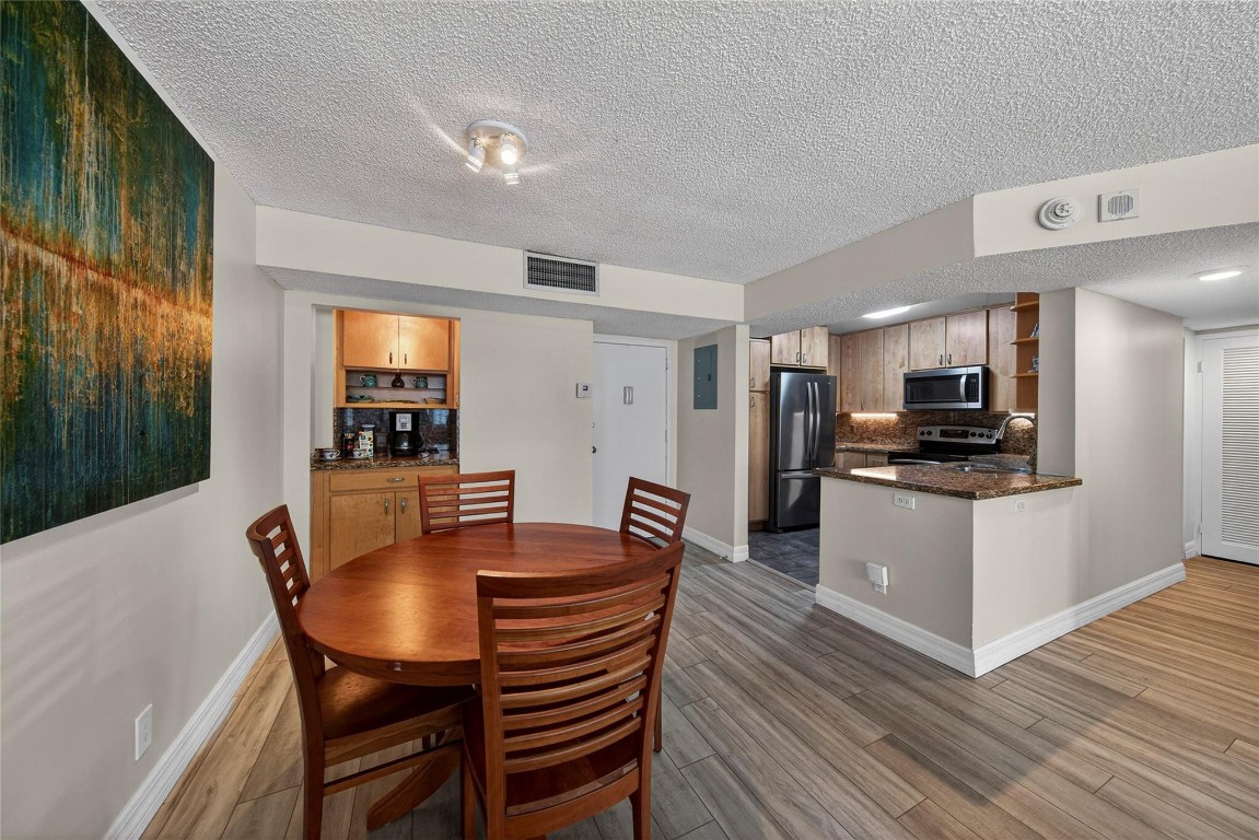 EAST POINT TOWERS - Residential