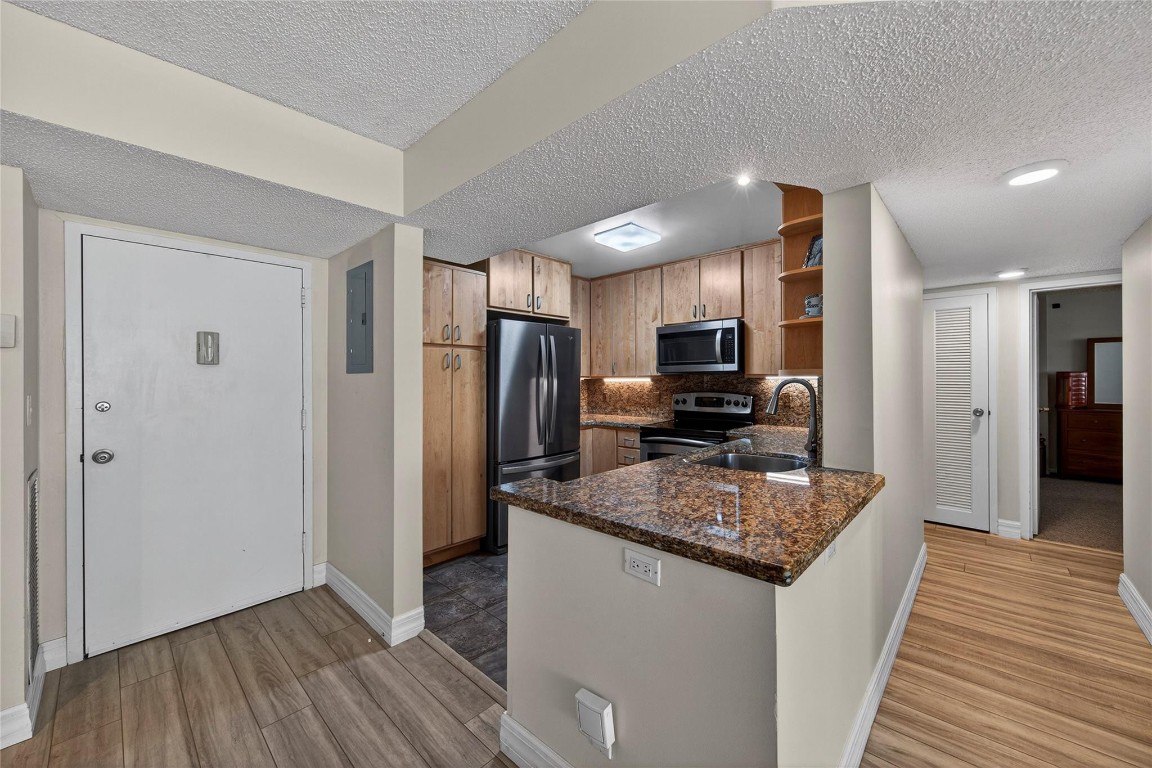 EAST POINT TOWERS - Residential