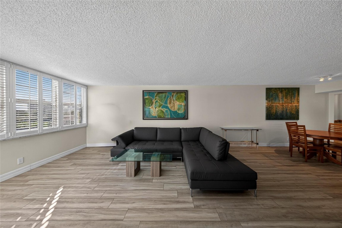 EAST POINT TOWERS - Residential