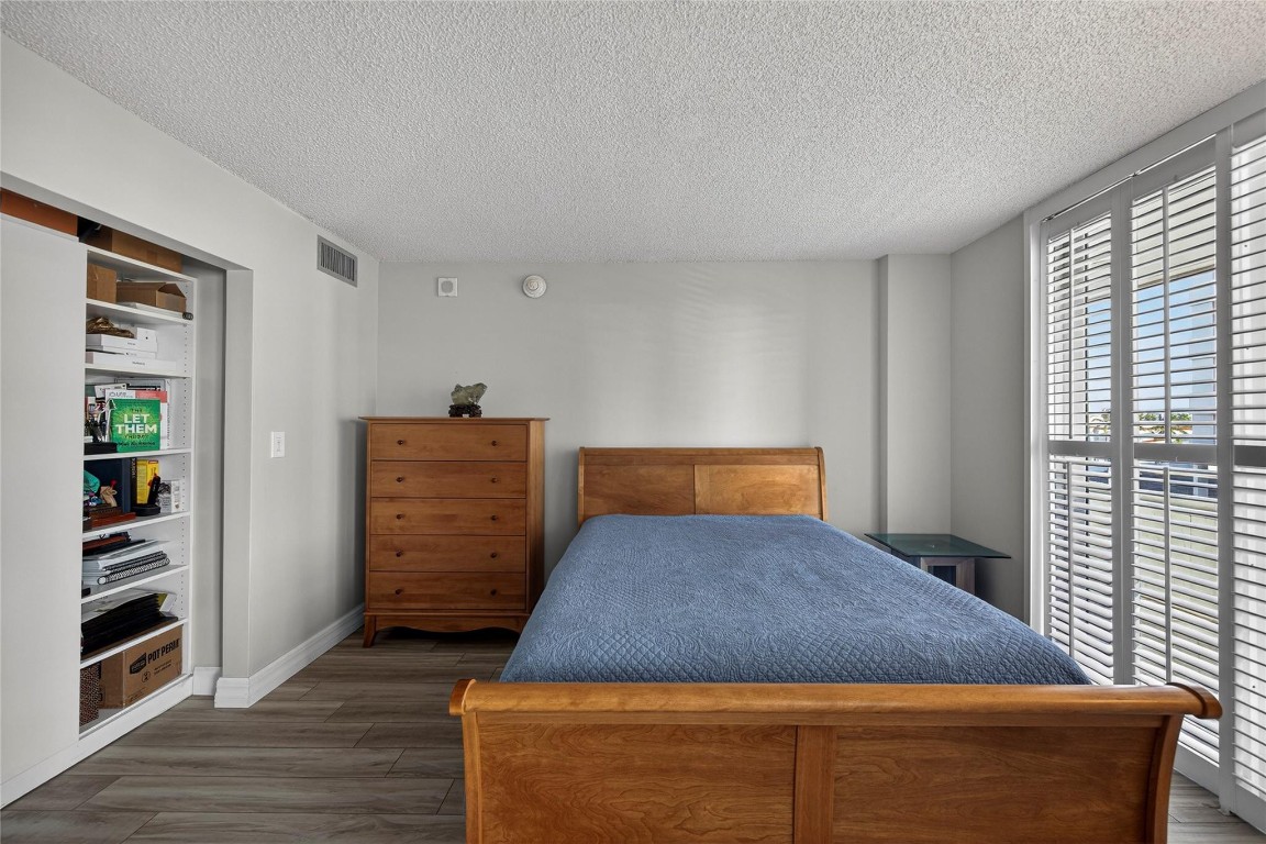 EAST POINT TOWERS - Residential