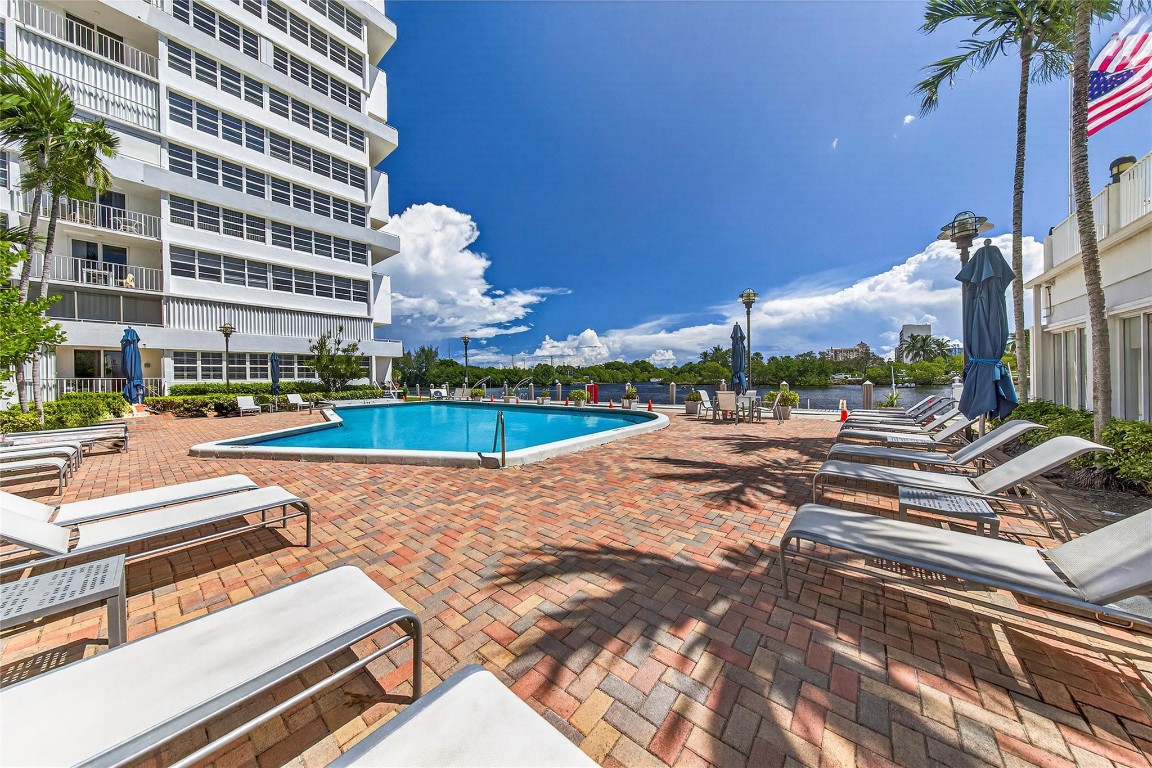 EAST POINT TOWERS - Residential