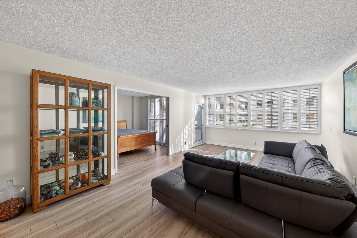 EAST POINT TOWERS - Residential