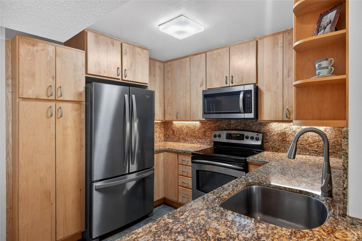 EAST POINT TOWERS - Residential