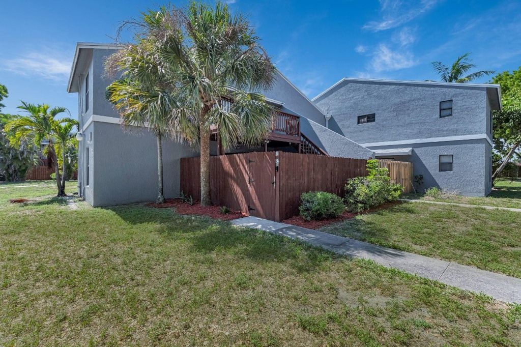 Photo of 27 Crossings Circle #E, Boynton Beach, FL 33435 (MLS # F10548115)