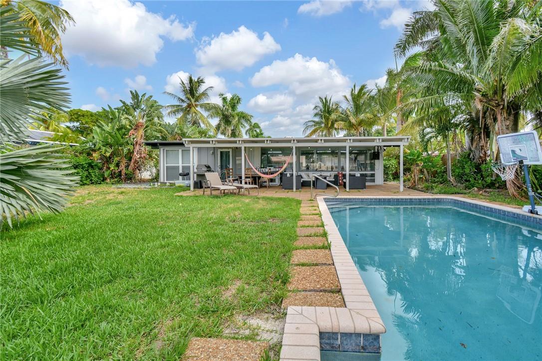 6-49 par of land in se - Residential Lease