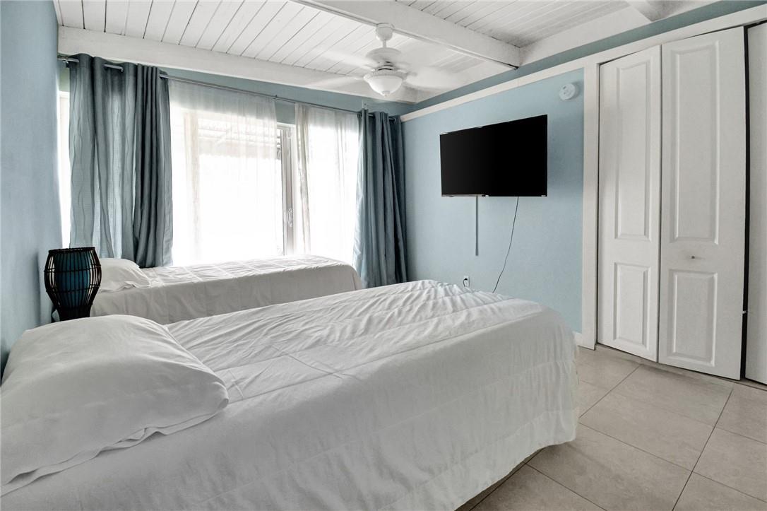 6-49 par of land in se - Residential Lease